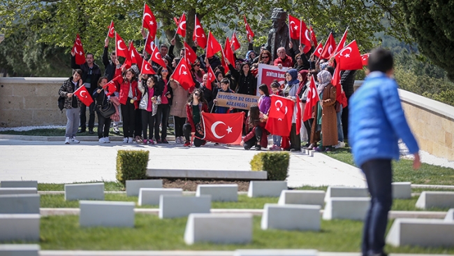 Çanakkale Şehitliği'nde ziyaretçi yoğunluğu